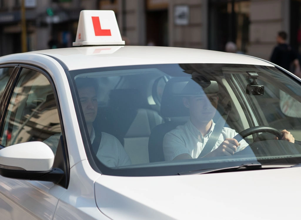 کاربرد دوربین خودرو برای آموزش رانندگی