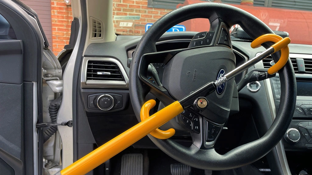 قفل فرمان خودرو